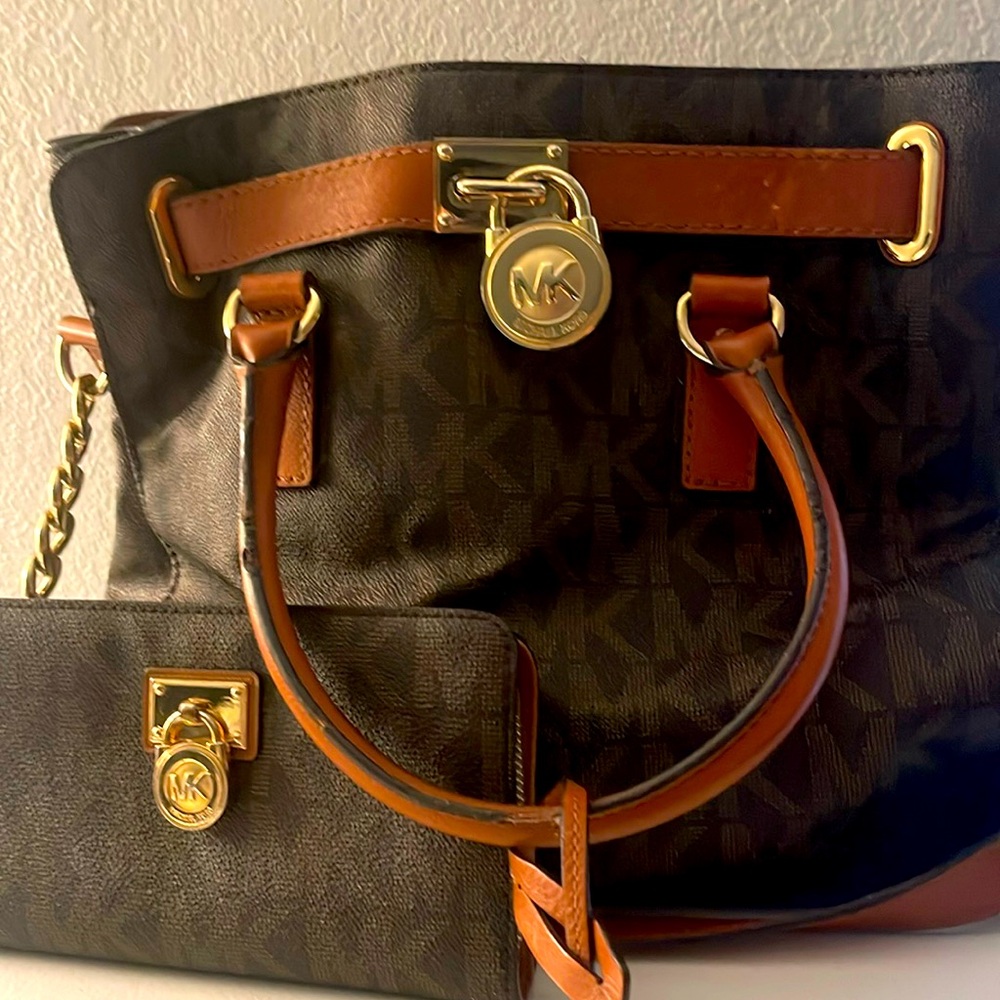 Michael Kors Hamilton lock large tote with Mk wallet to match
